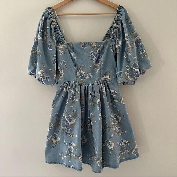 Avec Les Filles NWT Dress Denim Floral Smocked Puff Sleeve Bow Size Small - Picture 1 of 9